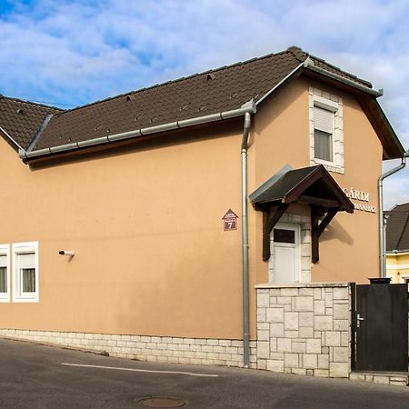 Ferienwohnung Gardi Apartman Szekszárd Exterior foto