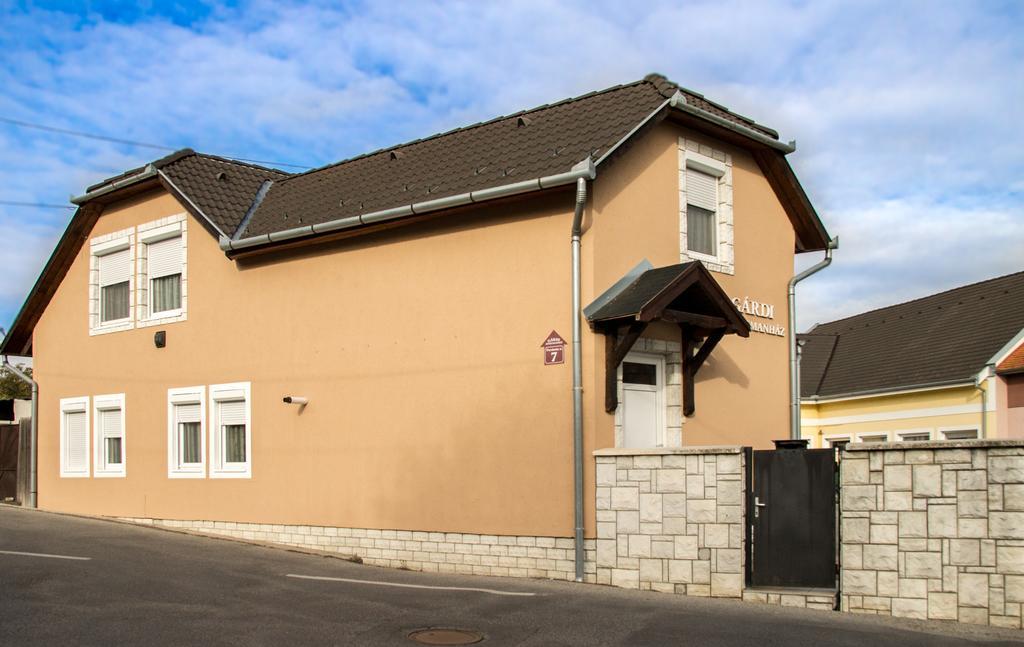 Ferienwohnung Gardi Apartman Szekszárd Exterior foto