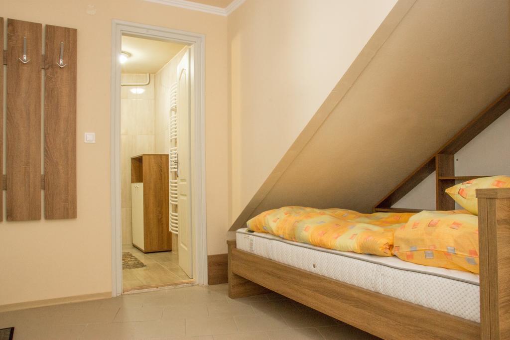 Ferienwohnung Gardi Apartman Szekszárd Exterior foto