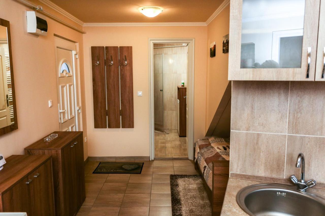 Ferienwohnung Gardi Apartman Szekszárd Exterior foto