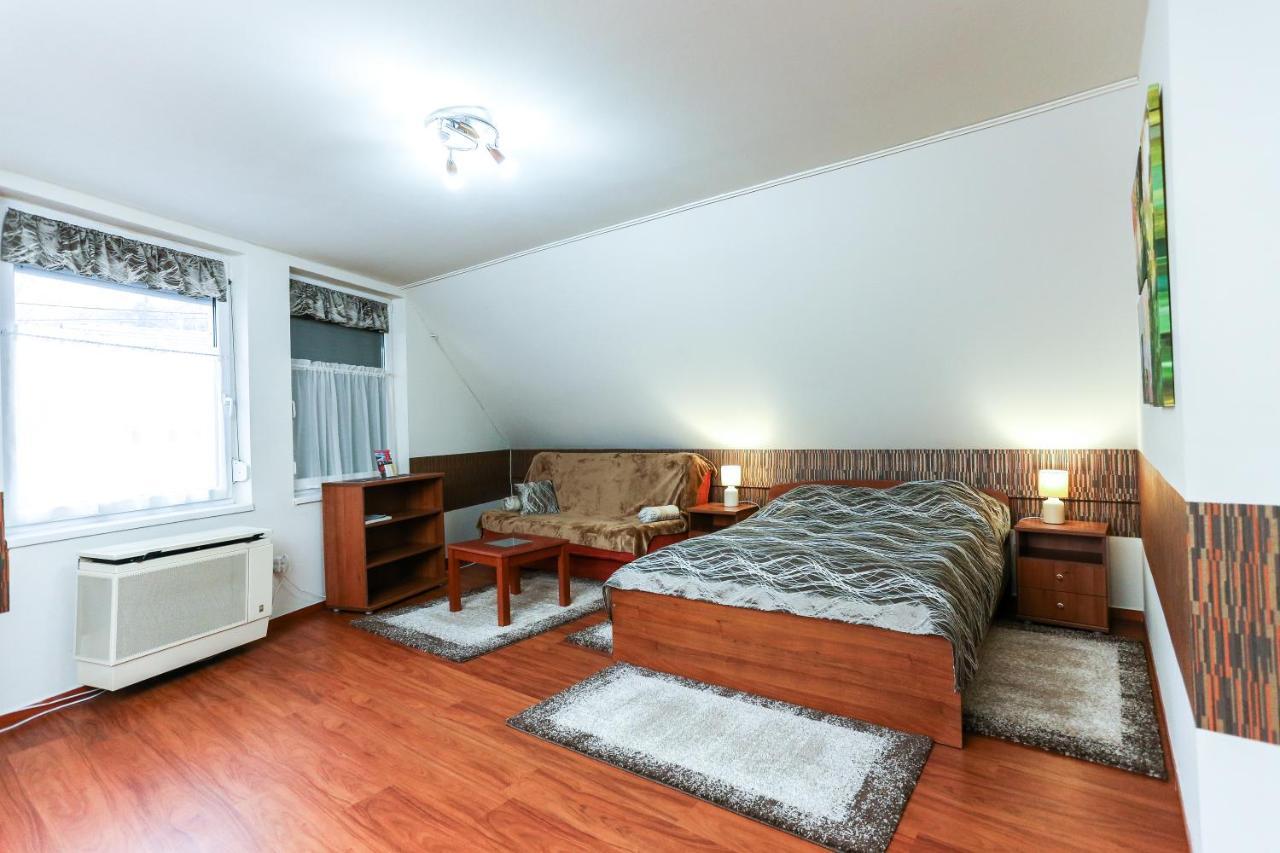 Ferienwohnung Gardi Apartman Szekszárd Exterior foto