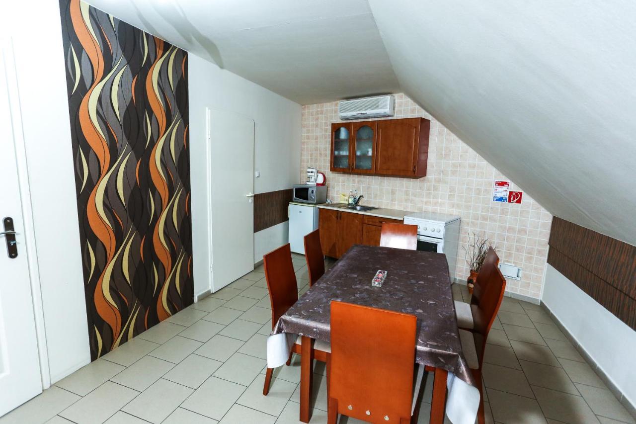 Ferienwohnung Gardi Apartman Szekszárd Exterior foto